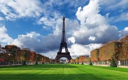 Cet été, flânez dans les rues de Paris, découvrez les inimitables musées et profitez de nos offres ensoleillées spécialement imaginées pour répondre à toutes vos envies. 